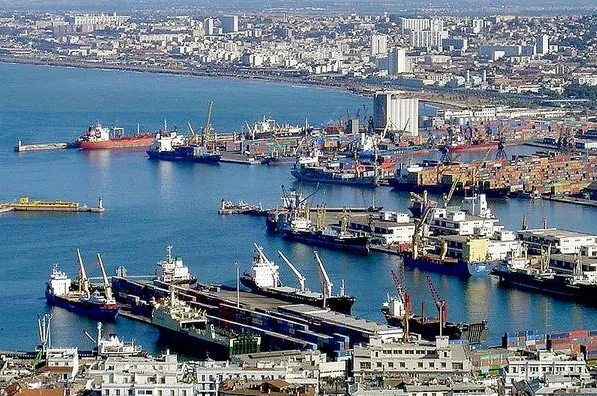 ميناء العبارات الجزائر العاصمة والواجهة البحرية في الجزائر