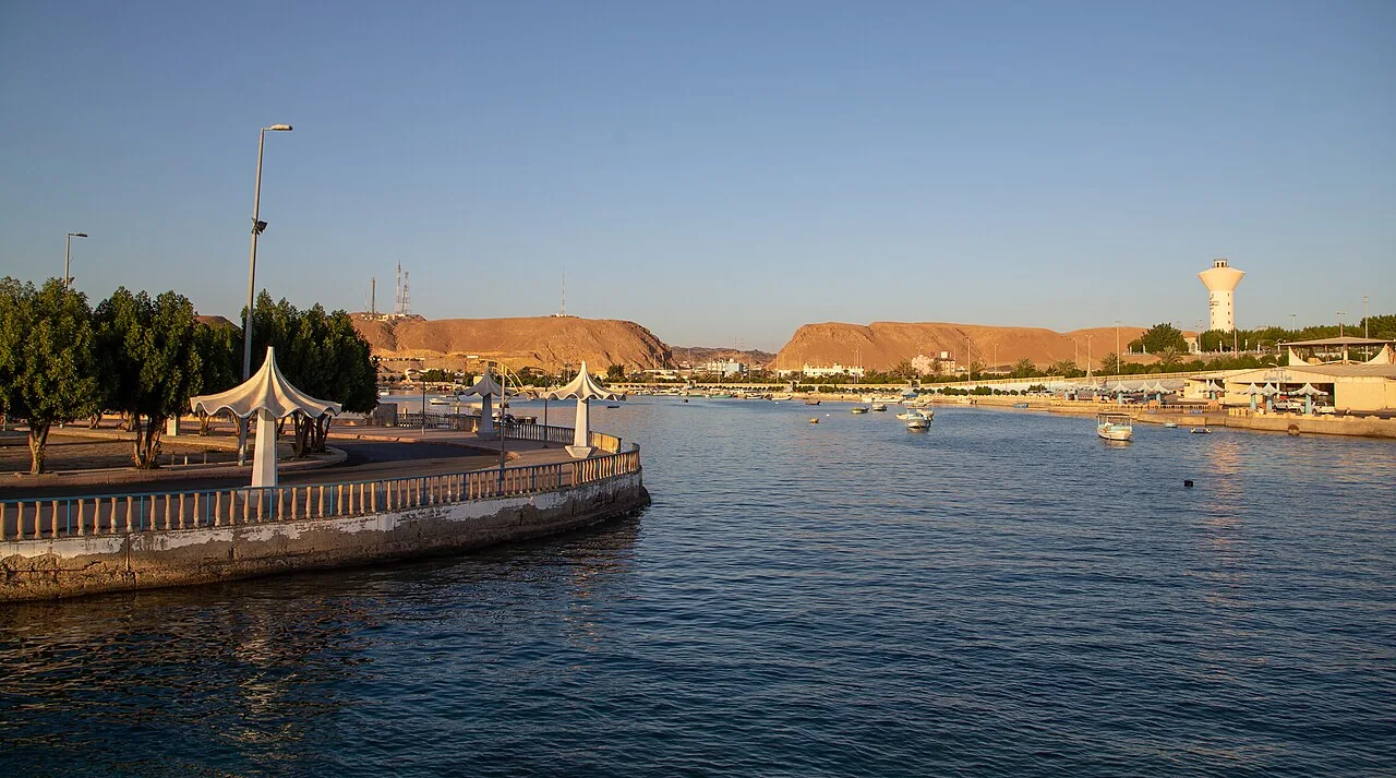 الواجهة البحرية والقوارب في ضباء بالسعودية