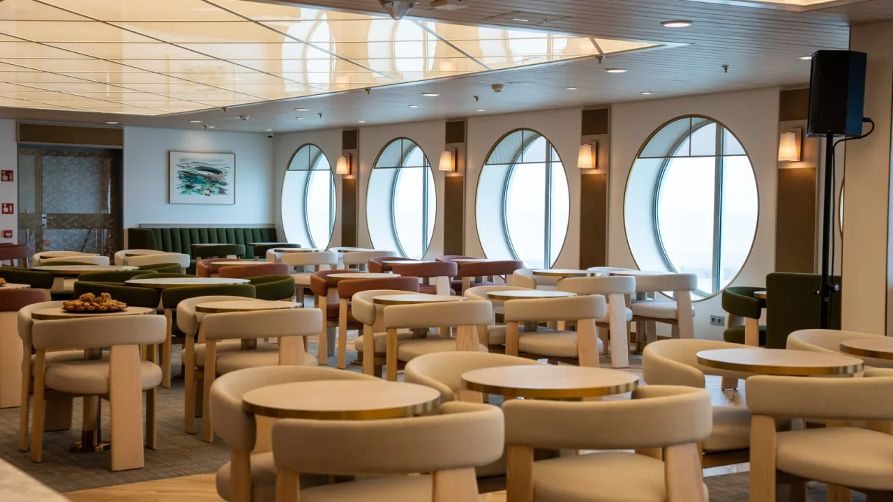 مطعم على متن سفينة Brittany Ferries