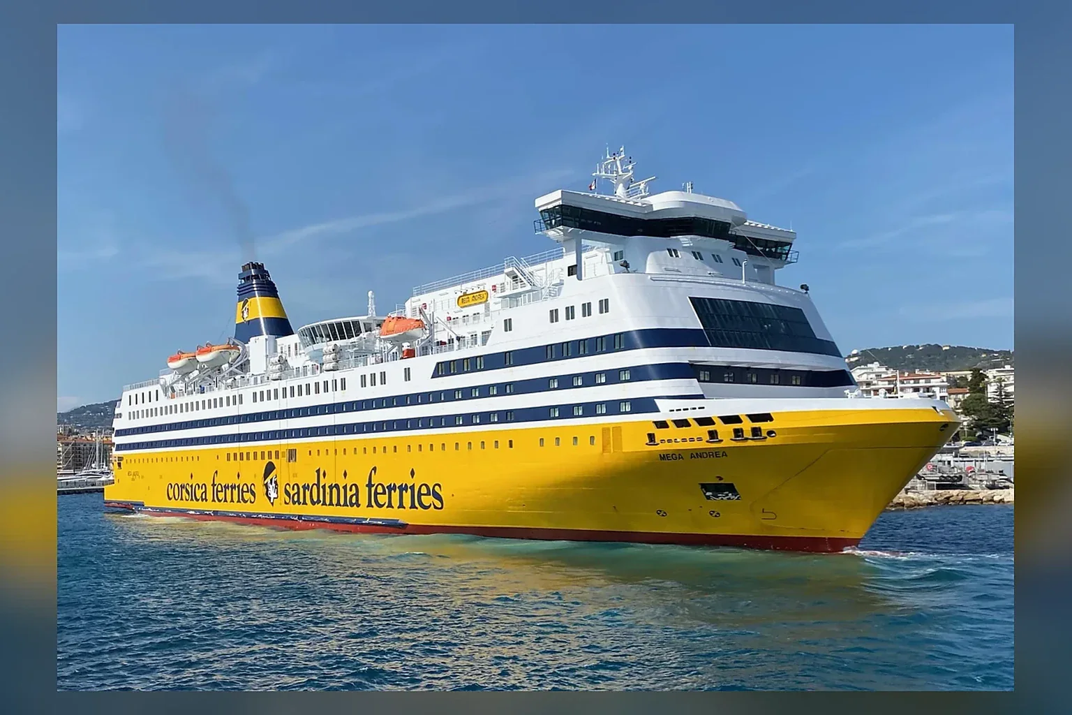 Corsica Ferries عبارة الركاب والمركبات في البحر الأبيض المتوسط