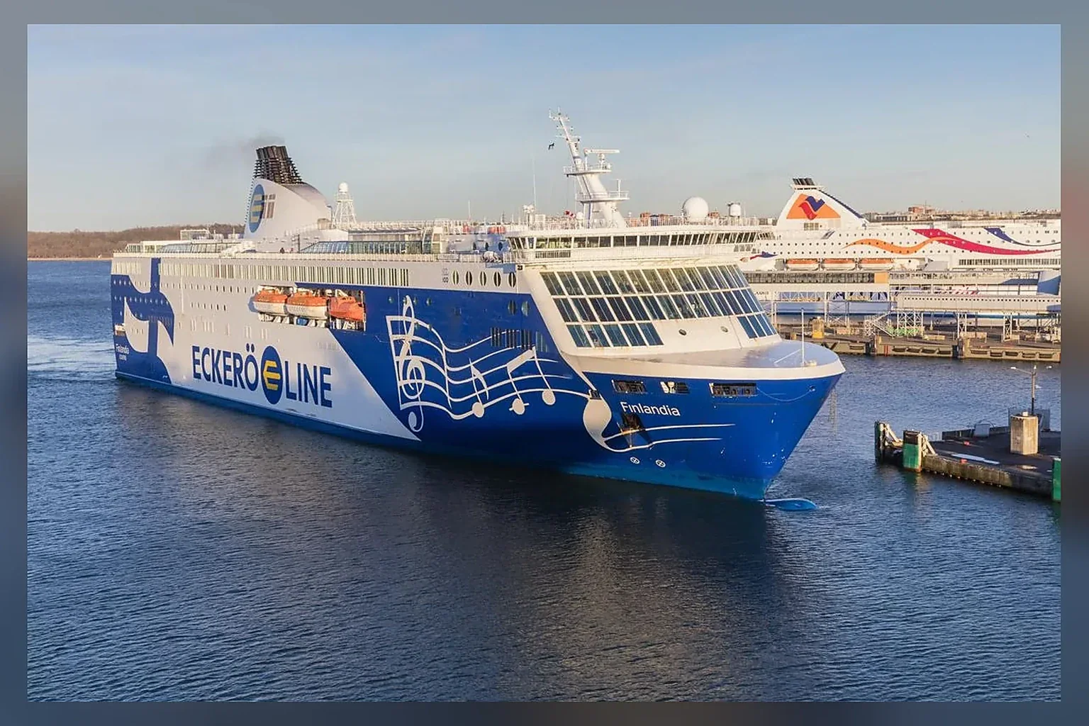عبارة ركاب Eckerö Line تعبر خليج فنلندا
