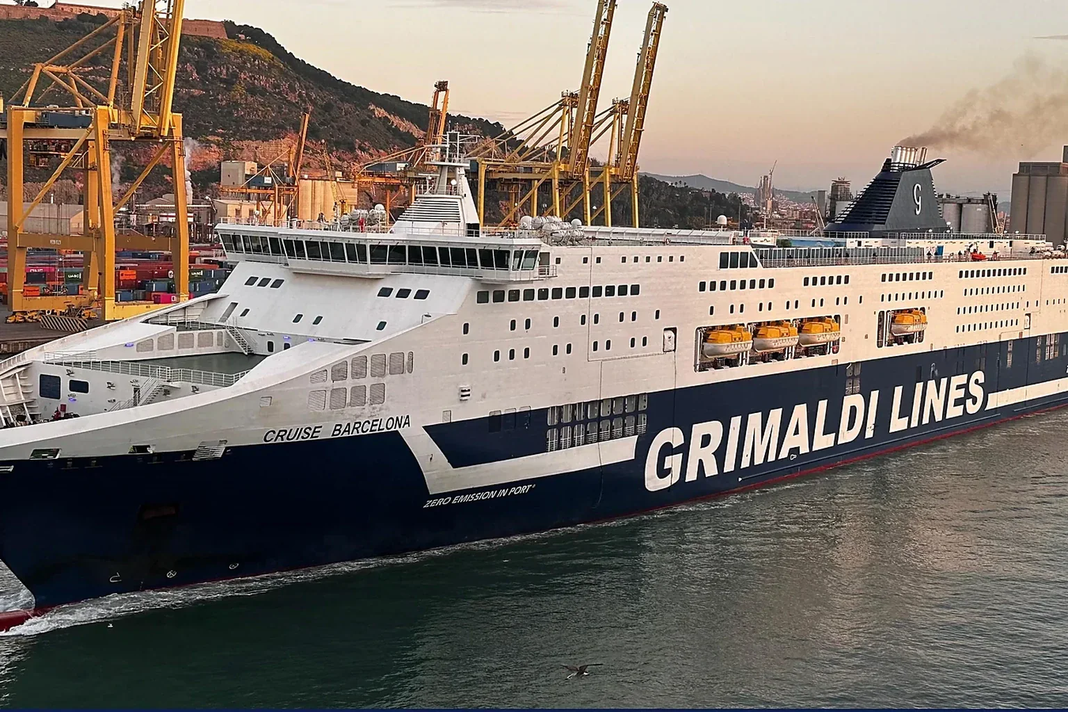عبارة Grimaldi Lines تعبر البحر الأبيض المتوسط
