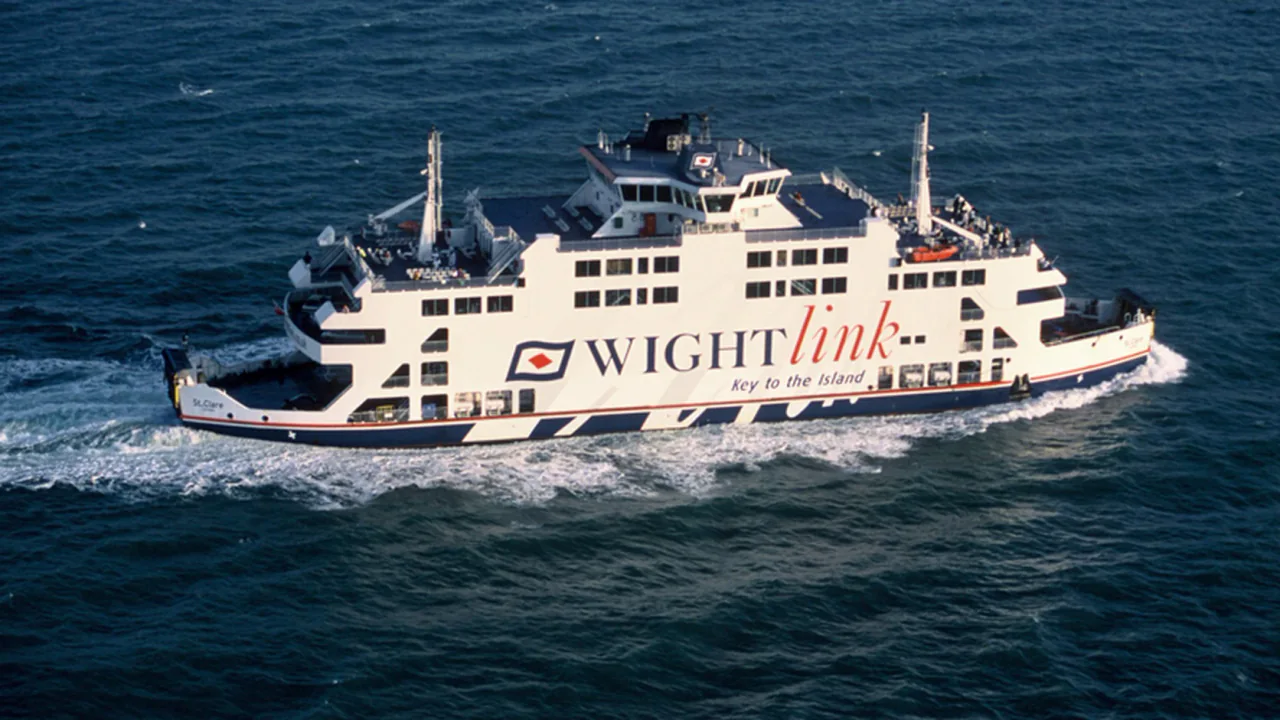عبّارة سيارات Wightlink St Clare على سولنت