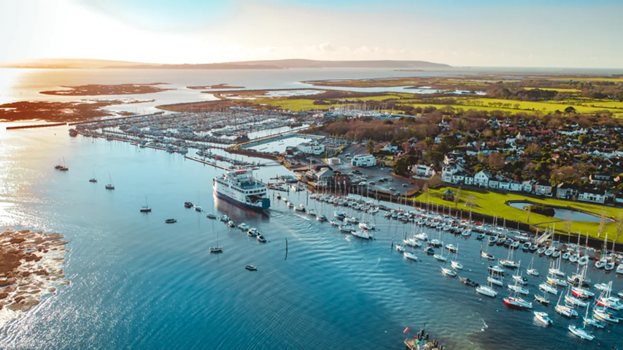 العبارة Wightlink Wight Class تغادر ليمنجتون
