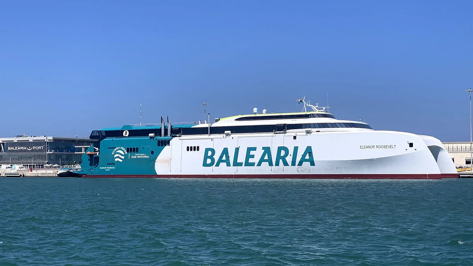 عبارة Baleària تشغّل الخط من الجزيرة الخضراء إلى طنجة المتوسط