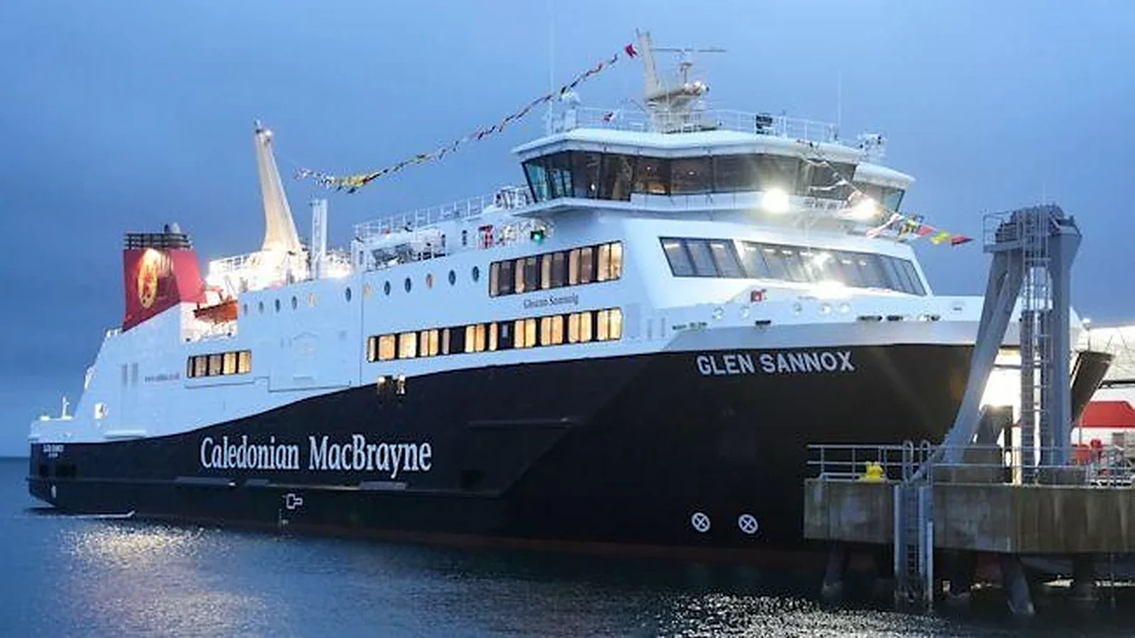 عبارة CalMac للركاب والمركبات