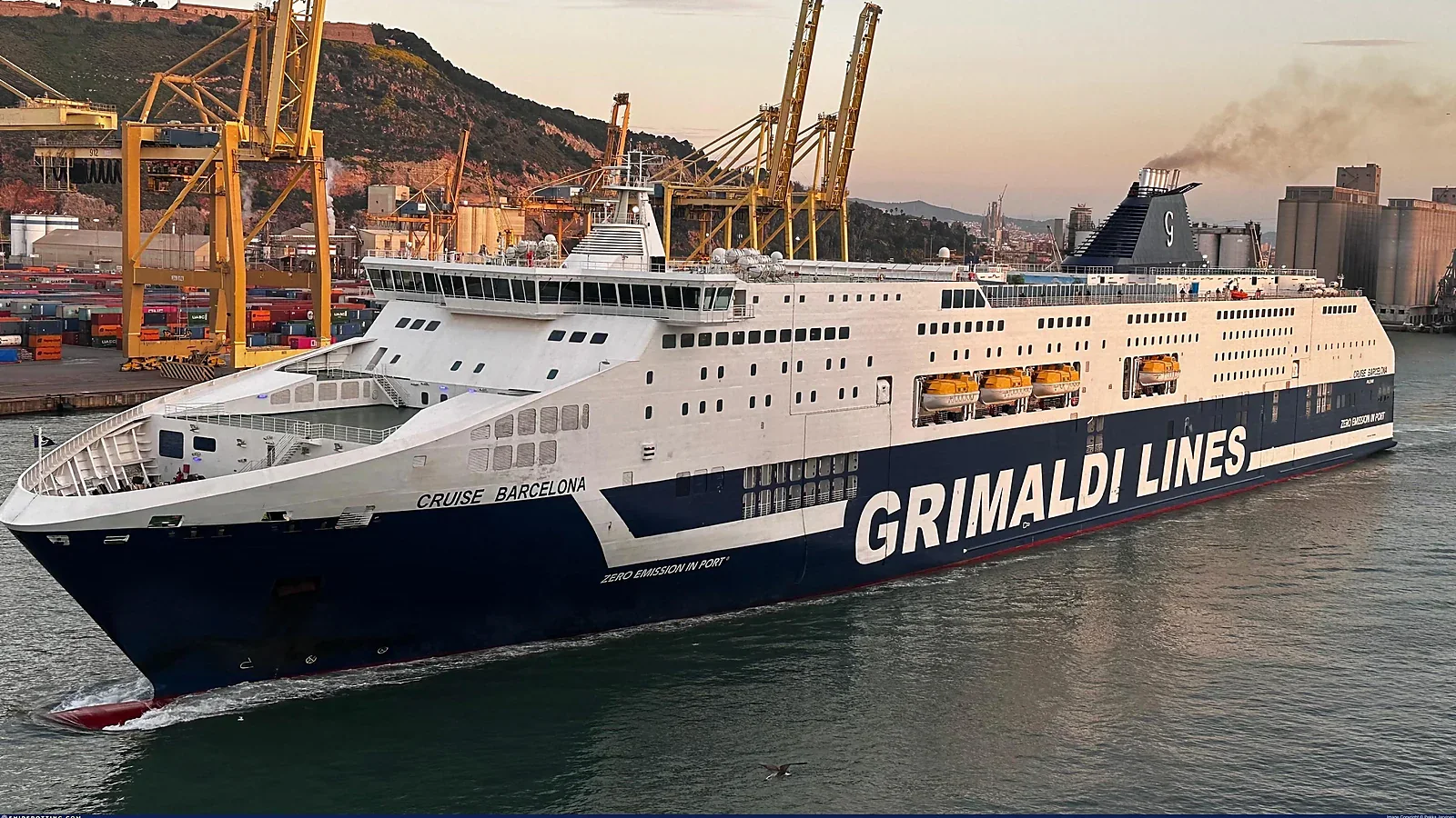 عبارة Grimaldi Lines تشغّل الخط من تشيفيتافيكيا إلى برشلونة