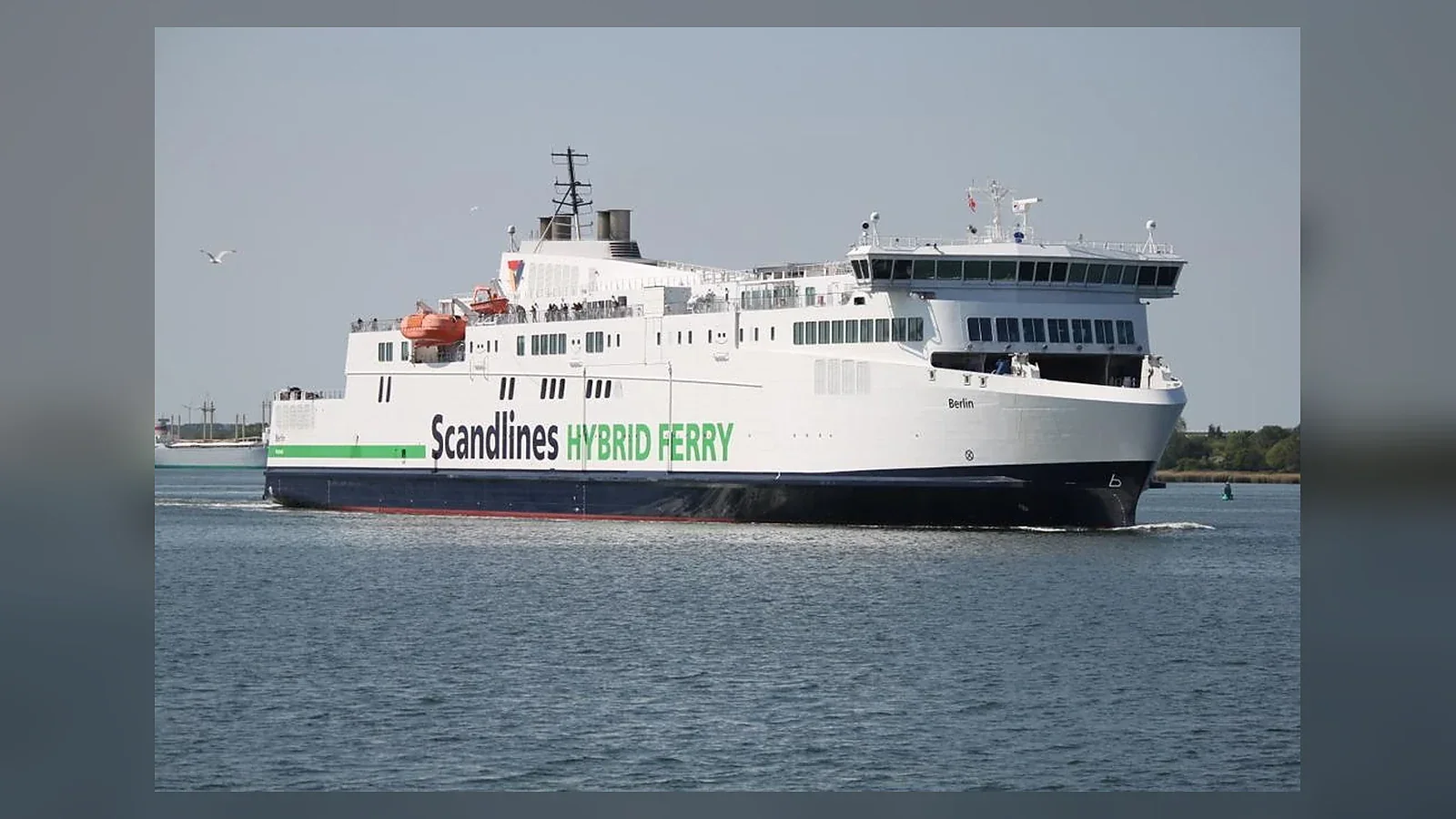 عبّارة الركاب والمركبات Scandlines التي تخدم ألمانيا والدنمارك
