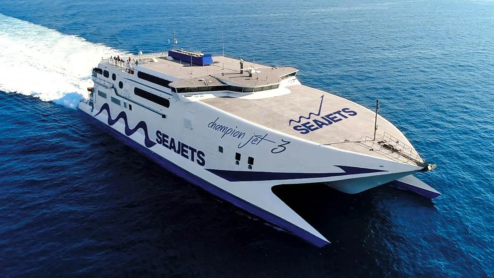العبارة SeaJets Worldchampion Jet عالية السرعة في المياه اليونانية