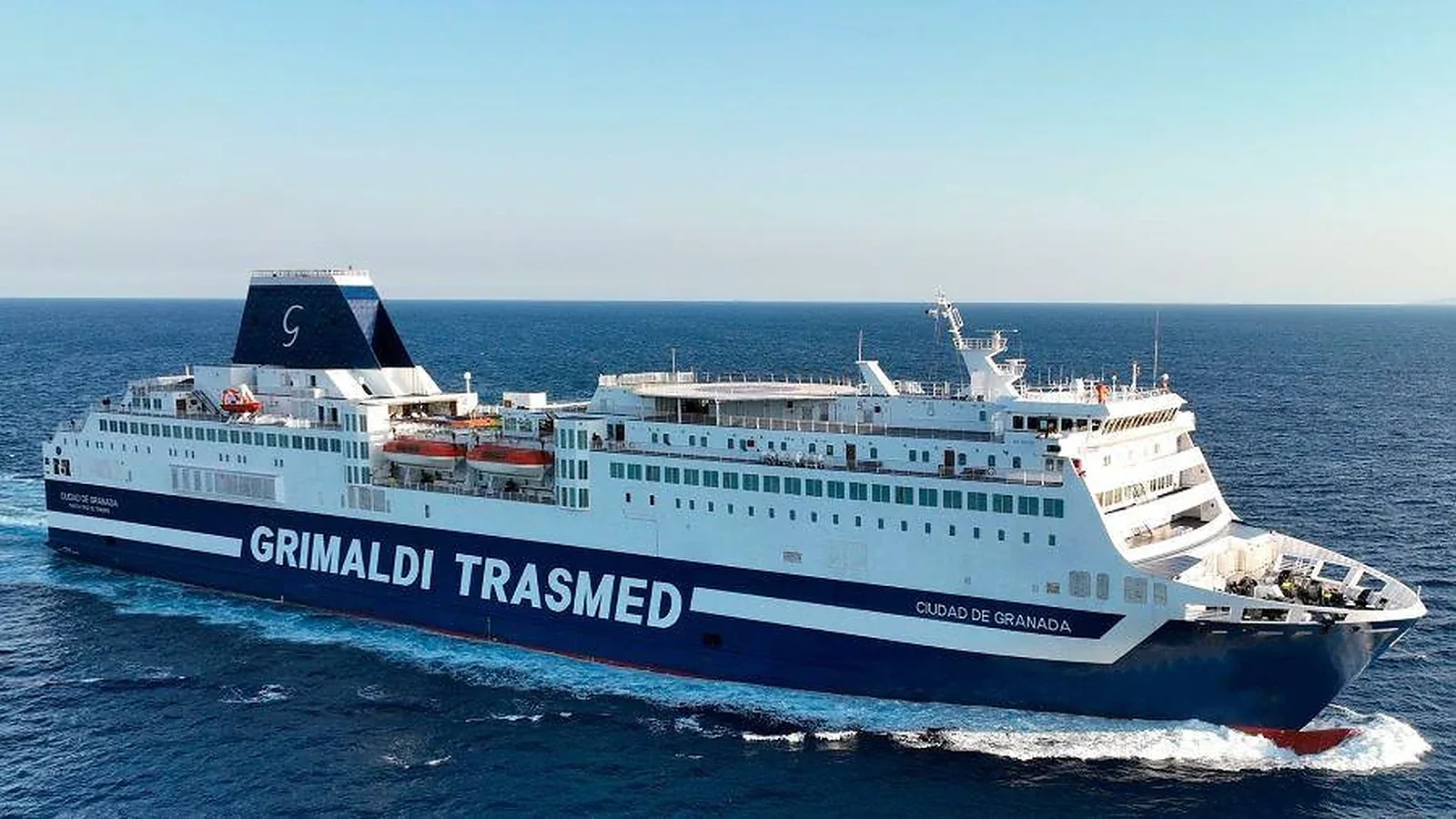 Trasmed عبارة الركاب والمركبات في البحر الأبيض المتوسط