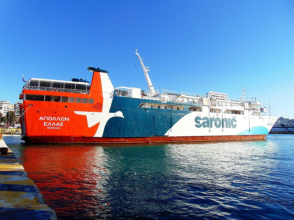 أبولون هيلاس من Saronic Ferries في بيرايوس
